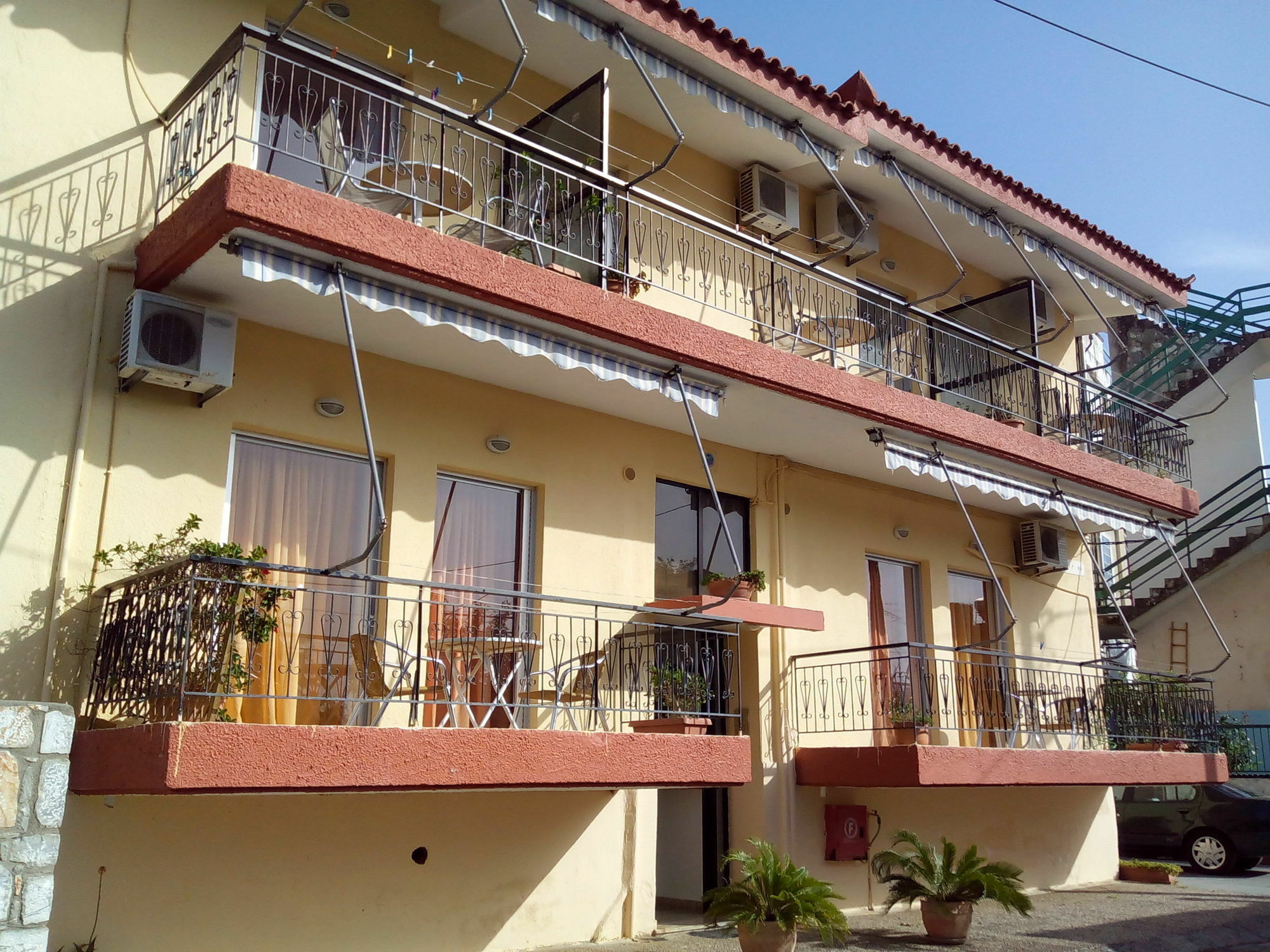 Katerina Apartments Kalamata Exterior photo